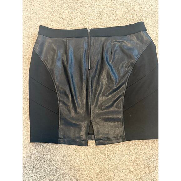 NWT Lane Bryant Black Faux Leather/Knit Skirt Size 26 - Picture 2 of 5